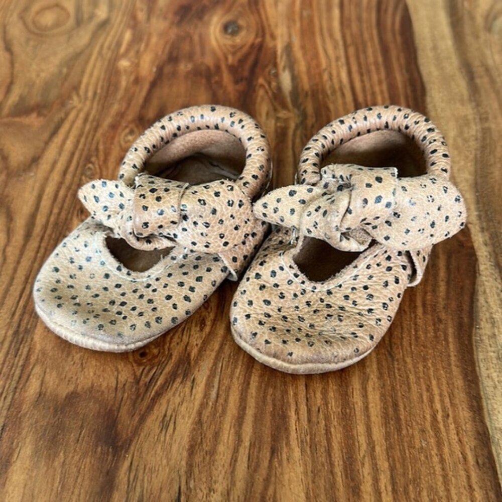 Freshly Picked Bow Moccasins Size 2